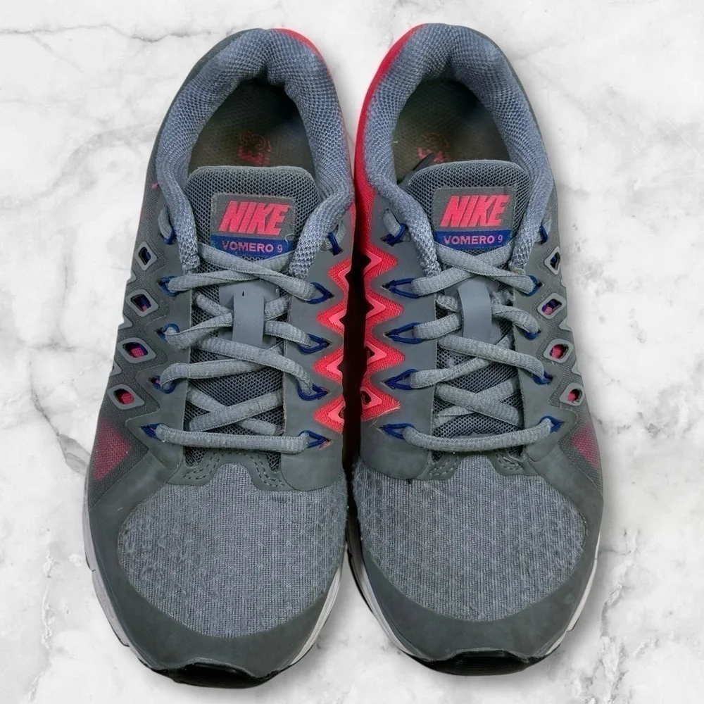 Women’s Nike Zoom Vomero 9 size 6